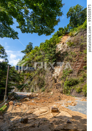 鹿兒島縣霧島市颱風丸尾瀑布引發山體滑坡 95088975