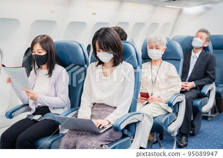 Passengers spending time on board an airplane 95089947