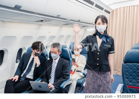 花時間在飛機上的乘客 95089973