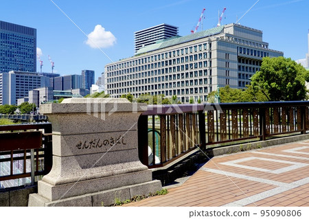 從仙丹木橋的欄杆上看到的大阪市中之島 95090806