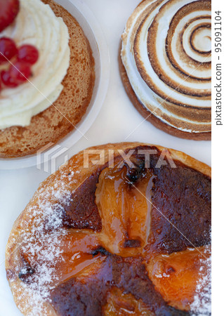Close up of French pastries on a plate 95091104