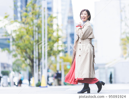 年輕的女士生意 95091924