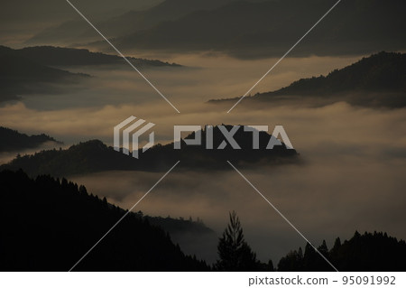 雲海(Onyu Pass,福井縣小濱市與滋賀縣高島市之間) 雲海(Onyu Pass,福井縣小濱市與滋賀縣高島市之間) 95091992