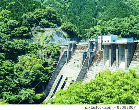 Yokoyama Dam in spring 95092807