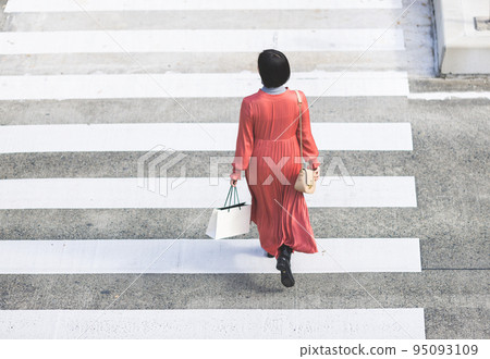 女性肖像 95093109