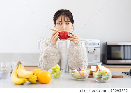 女性生活方式飲食 95093252