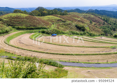 《熊本縣》收割後的產山村 95094524