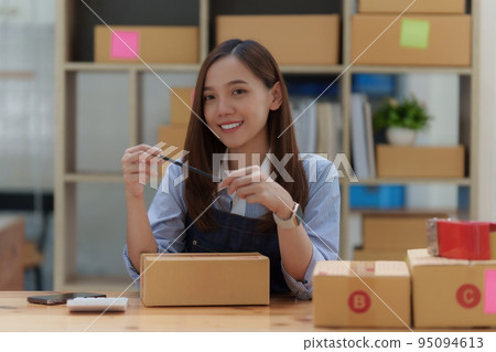 Asian small business owner working at home office. Business retail market and online sell marketing delivery, SME e-commerce concept Asian small business owner working at home office. Business retail market and online sell marketing delivery, SME e-commerce concept 95094613
