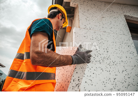 Polystyrene thermal cladding for energy saving on a construction site 95095147