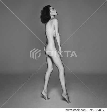 Fashion portrait of elegant woman with perfect body. 95095817