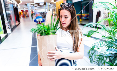 Woman food shopping pregnancy. Pregnant mother with healthy lettuce salad leaves, fresh tomato in market food bag on grocery supermarket background. Healthy food background. Woman food shopping pregnancy. Pregnant mother with healthy lettuce salad leaves, fresh tomato in market food bag on grocery supermarket background. Healthy food background. 95096068