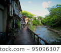 河津川沿岸的伊豆湯賀野溫泉街景 95096307
