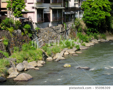 伊豆湯加野溫泉“伊豆舞女”大浴場的遺跡 95096309