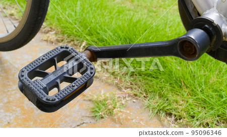 bicycle pedals and cranks 95096346