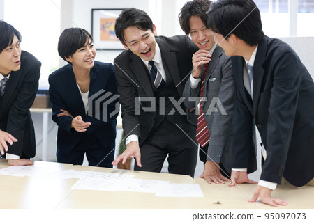 A leader laughing out loud at his subordinate's eccentric opinion_1 A leader laughing out loud at his subordinate's eccentric opinion_1 95097073