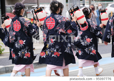 Danjiri Festival in Kobe Nada. 43 danjiri parade through the city in a big city. Danjiri Festival in Kobe Nada. 43 danjiri parade through the city in a big city. 95097776