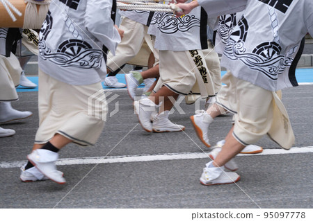 神戶灘的團尻祭。 43 danjiri 在一個大城市中游行穿過城市。 95097778