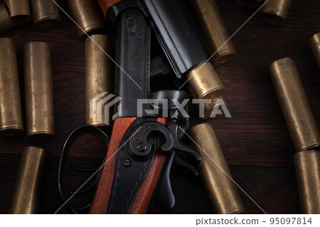 Vintage retro shotgun with brass cartridges Vintage retro shotgun with brass cartridges 95097814