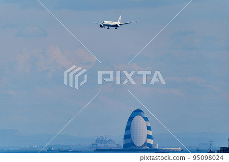 飛機即將降落 飛機即將降落 95098024