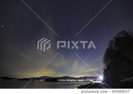 瀨戶內的冬季星空獵戶座和昴宿星團 瀨戶內的冬季星空獵戶座和昴宿星團 95099037