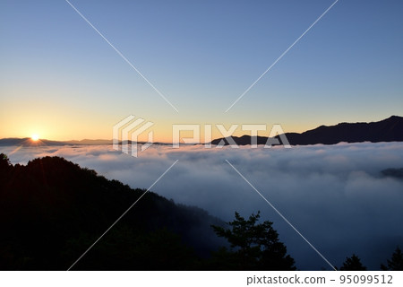 野坂川村的雲海 95099512