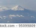 從天空看到的美麗的富士山 95099809
