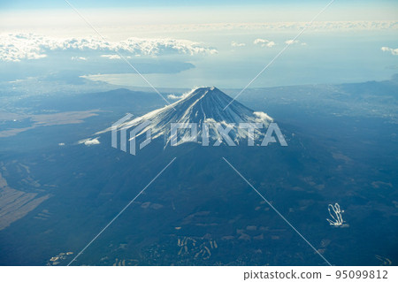 從天空看到的美麗的富士山 從天空看到的美麗的富士山 95099812