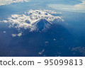 從天空看到的美麗的富士山 95099813