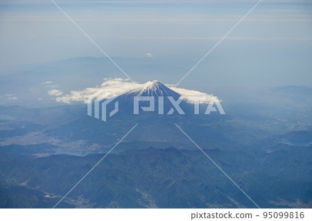 從天空看到的美麗的富士山 從天空看到的美麗的富士山 95099816