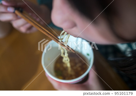 cup ramen, cup noodles, instant noodles 95101179