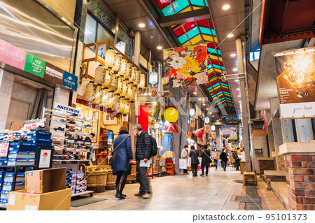 京都錦市場 *部分軟焦點 95101373