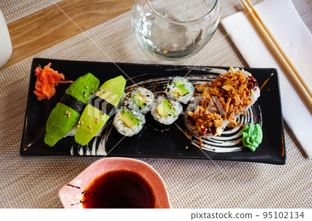 Set of assorted vegetable sushi rolls 95102134