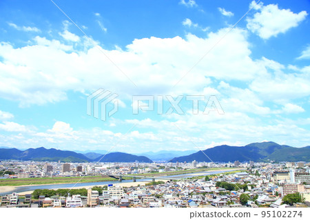 長良川和岐阜市區的風景 95102274