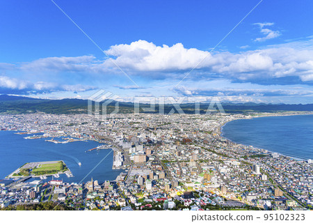 從函館山展望台眺望函館市全景 95102323