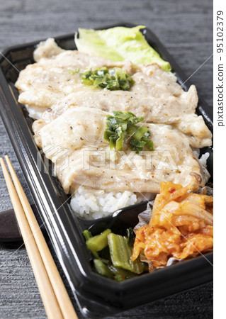 美味的韓國燒烤,五花肉便當 美味的韓國燒烤,五花肉便當 95102379