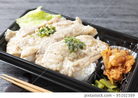 美味的韓國燒烤,五花肉便當 美味的韓國燒烤,五花肉便當 95102389