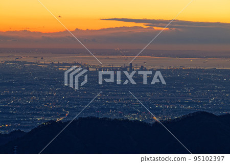 Sunrise sky and Yokohama city seen from Mt. Tonodake, Tanzawa 95102397