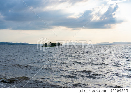 Lake Shinji Yomegashima (Matsue City, Shimane Prefecture) 95104295