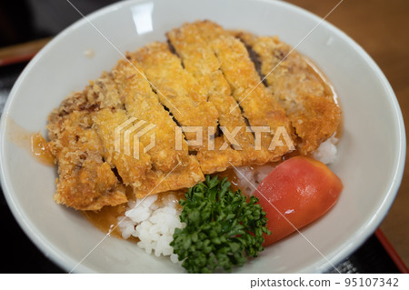 日本鳥取縣鳥取市的牛肉片碗 95107342