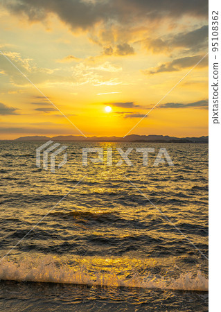 宍道湖的夕陽(島根縣松江市) 宍道湖的夕陽(島根縣松江市) 95108362