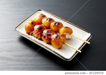Mitarashi dango 與木背景 95109558