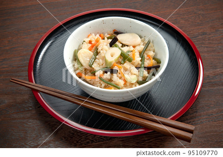 Homemade wild vegetable steamed rice 95109770