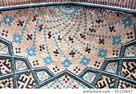 Detail of traditional persian mosaic in arch of Jameh Mosque, Qazvin, Iran 95110607