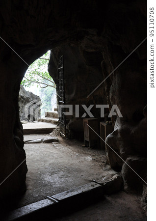 Interior of the Bich Dong pagoda, Ninh Binh, Vietnam 95110708