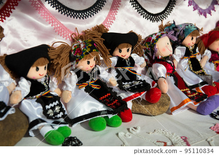 Romanian souvenir dolls in traditional costumes 95110834