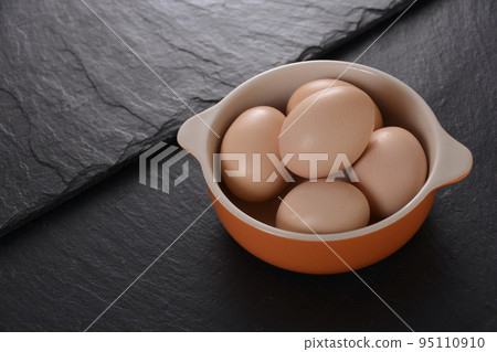 Silky chicken egg 95110910