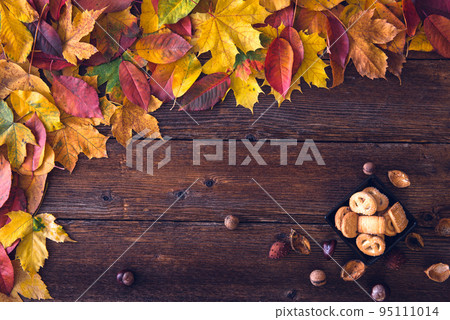 Autumn still life background Autumn still life background 95111014