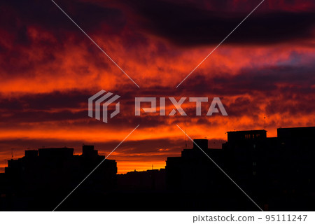 Sunrise in the city 95111247