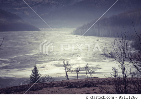 Polluting substances in waste lake 95111266