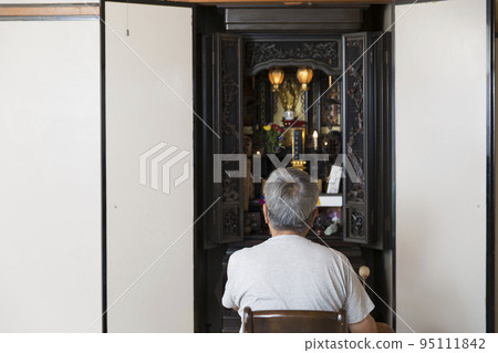 Sutras, daily life of Japanese elderly people, daily work, Sutras, daily life of Japanese elderly people, daily work, 95111842